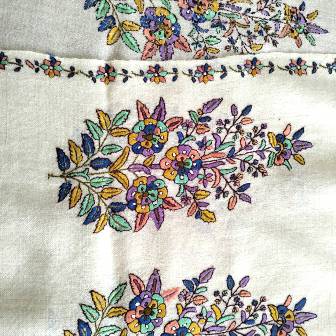 Hand Embroidered White Floral Pashmina
