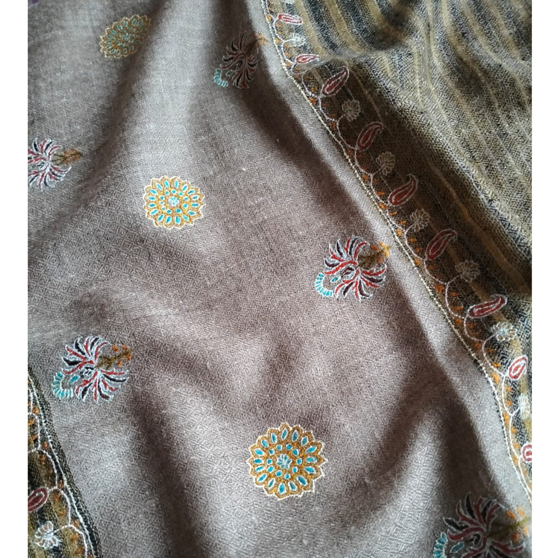 Handwoven Zari Embroidered Pashmina Shawl